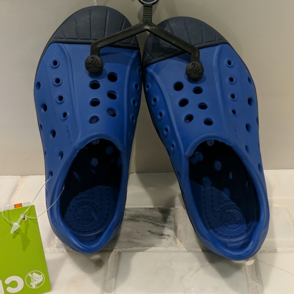 NWT Crocs Bump It Shoes